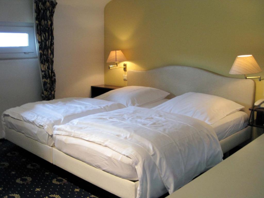 Haus Litzbruck Hotell Düsseldorf Rum bild