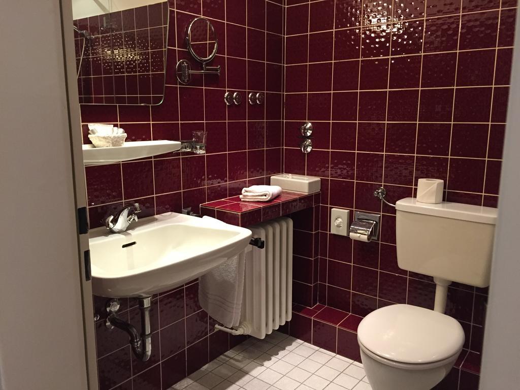 Haus Litzbruck Hotell Düsseldorf Rum bild