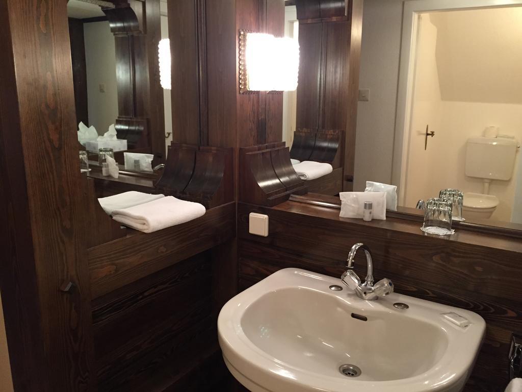 Haus Litzbruck Hotell Düsseldorf Rum bild